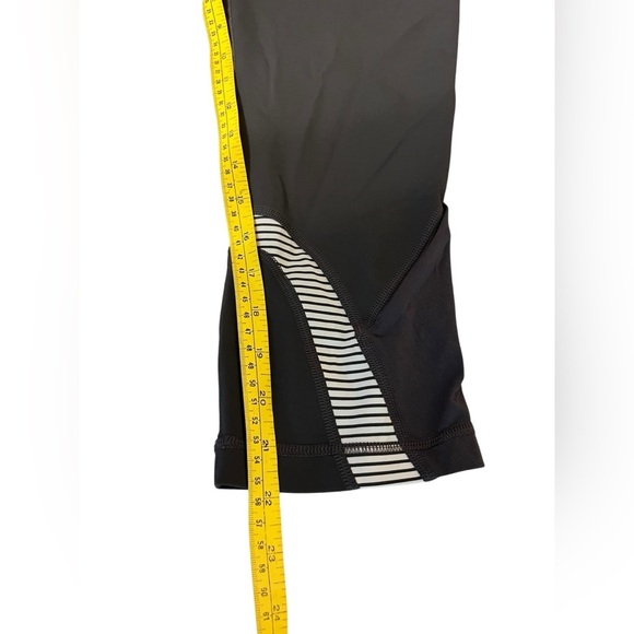LULULEMON Run Inspire Crop Grey Angel Wing Slalom & White Quiet Stripe Size 8/10 - Picture 7 of 9